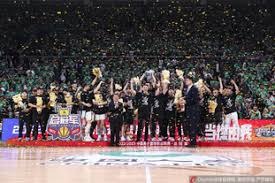 体坛联播｜CBA季后赛首轮上海对阵广东，哈兰德左脚踝受伤